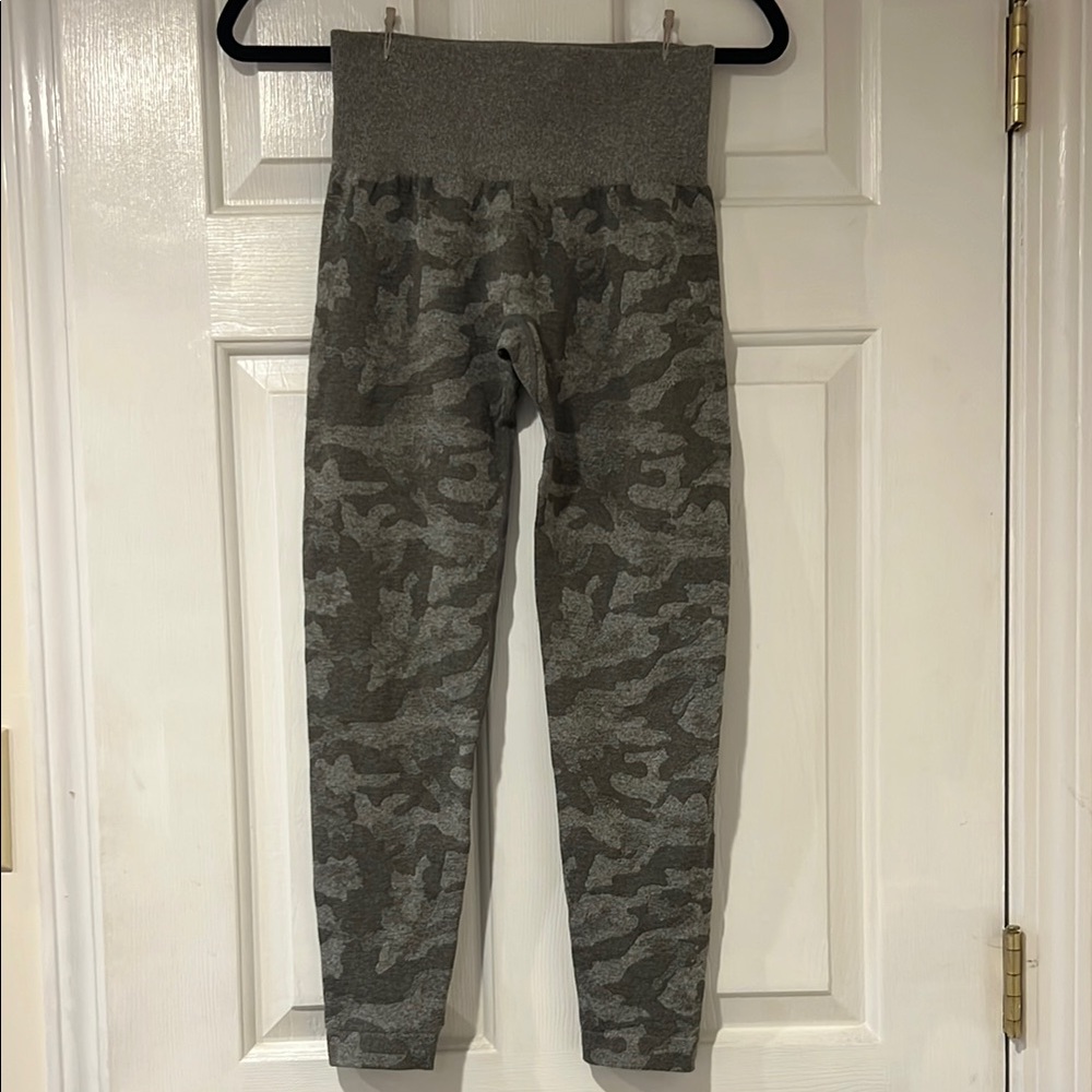LAST CALL MAKE AN OFFER! NVGTN Khaki Green Camo Seamless Leggings